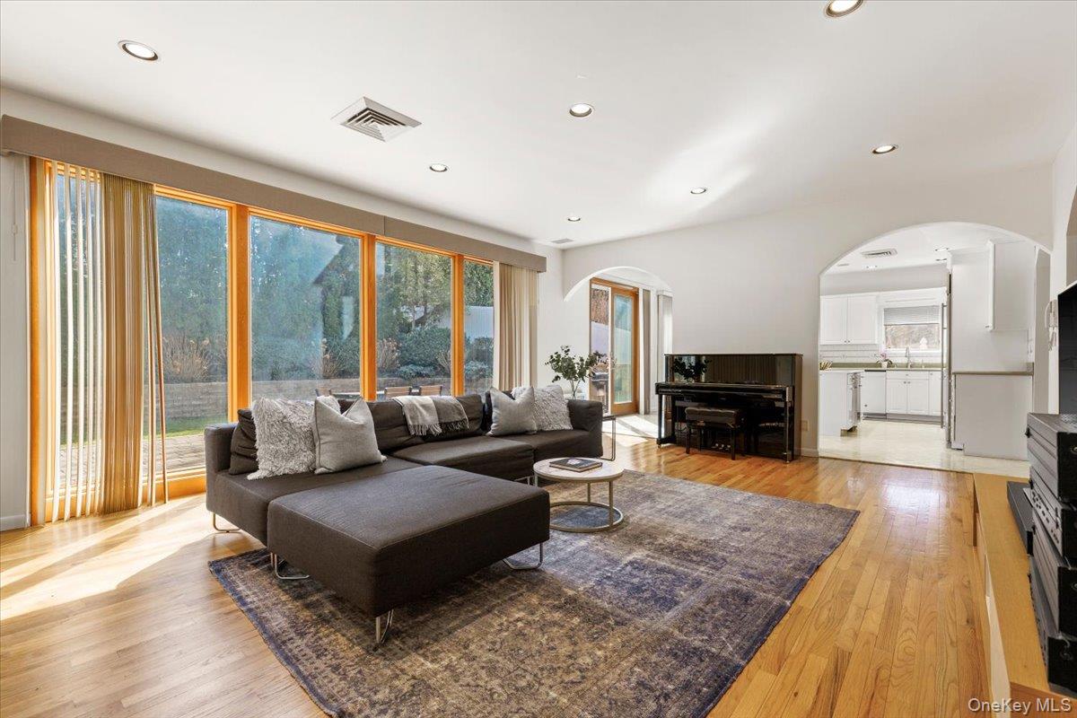 #10 photo, 174 Lawrence Avenue, Eastchester , NY 10709