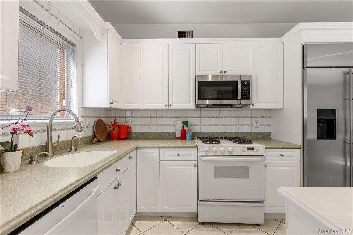 #13 photo, 174 Lawrence Avenue, Eastchester , NY 10709