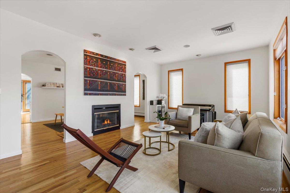 #3 photo, 174 Lawrence Avenue, Eastchester , NY 10709