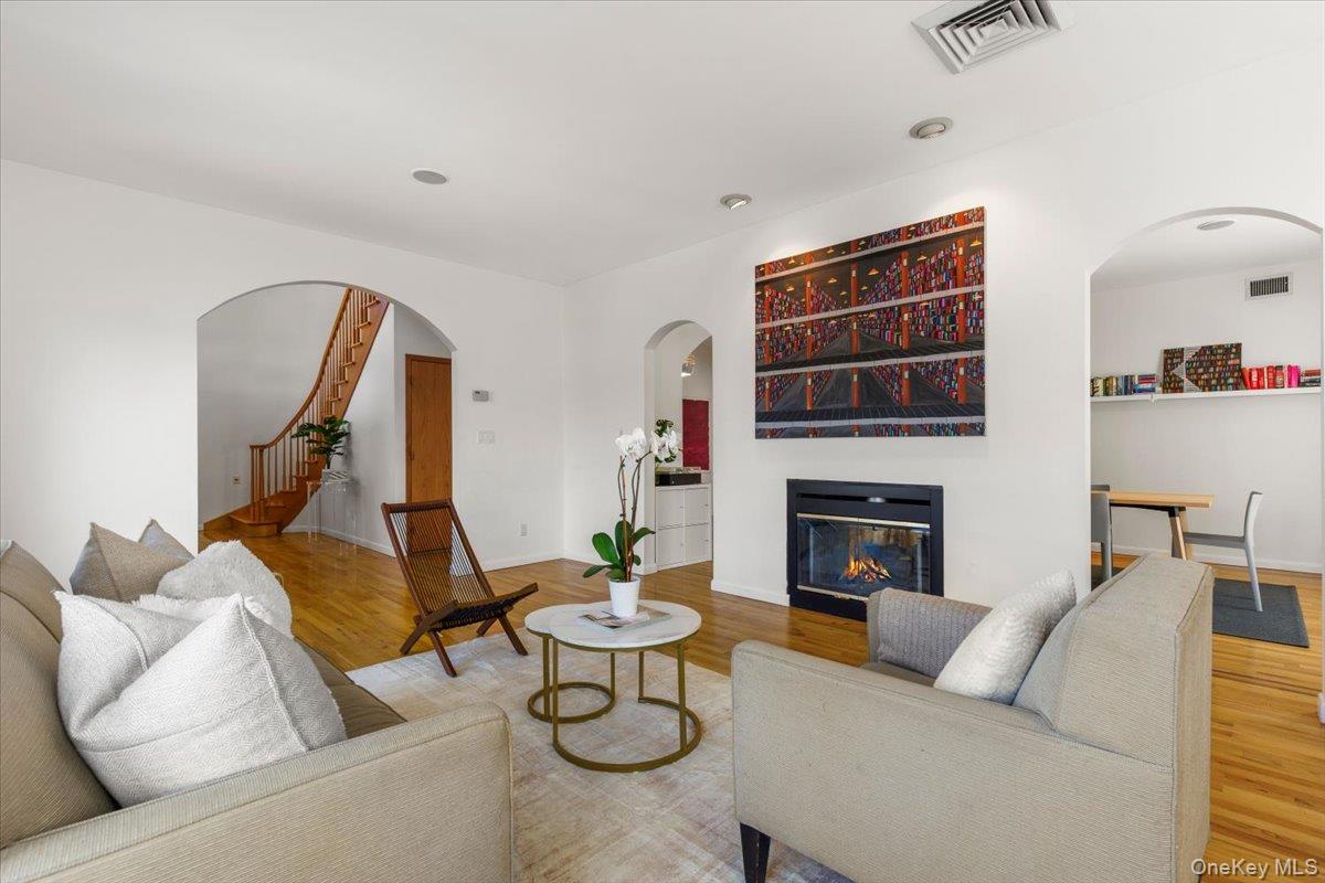 #6 photo, 174 Lawrence Avenue, Eastchester , NY 10709