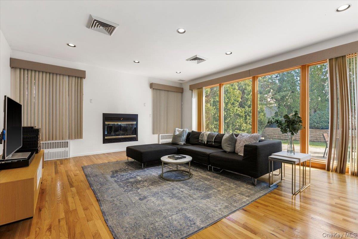 #9 photo, 174 Lawrence Avenue, Eastchester , NY 10709