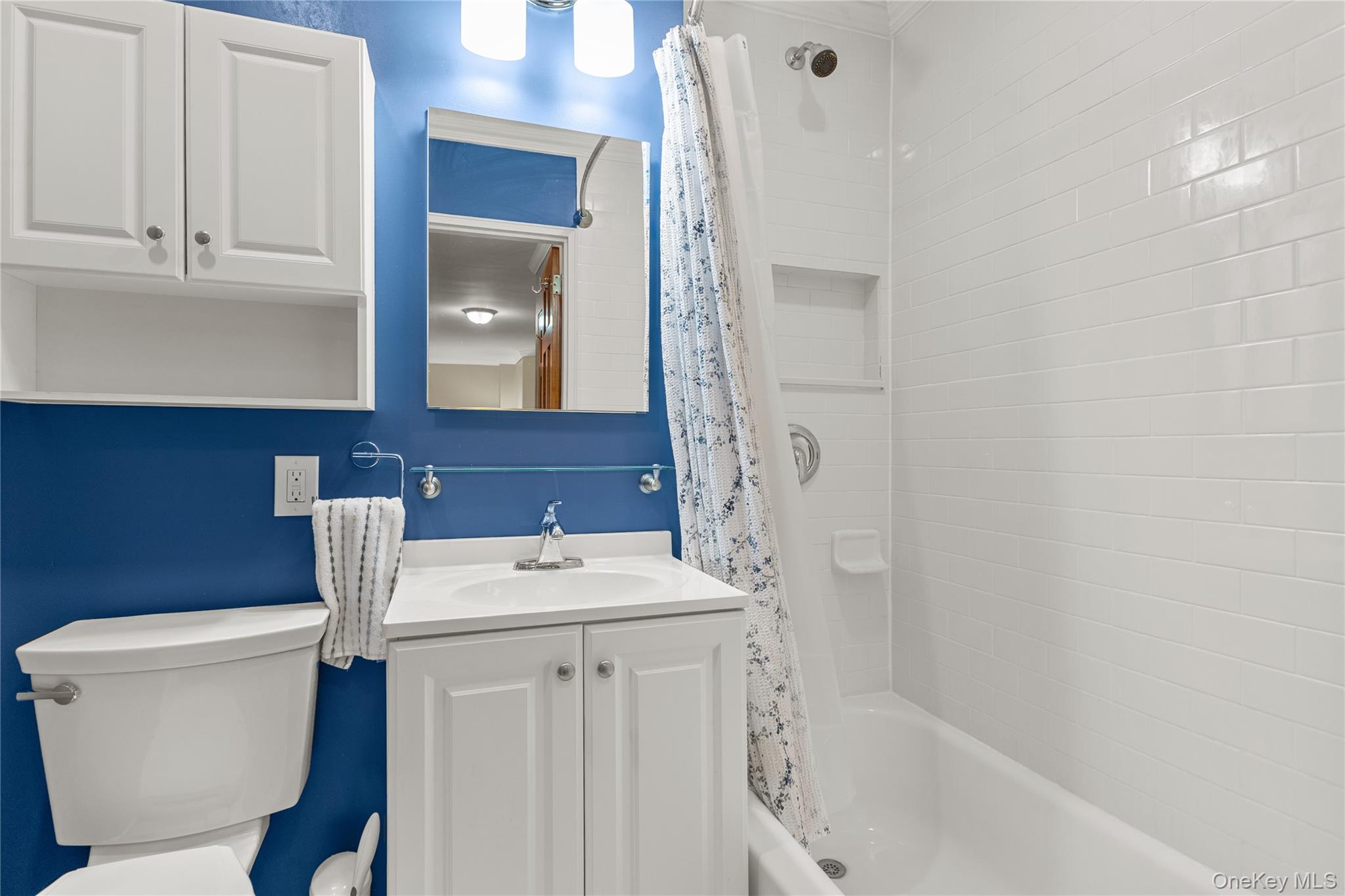 #13 photo, 185 South Midddle Neck Road, ناسو Great Neck , NY 11021