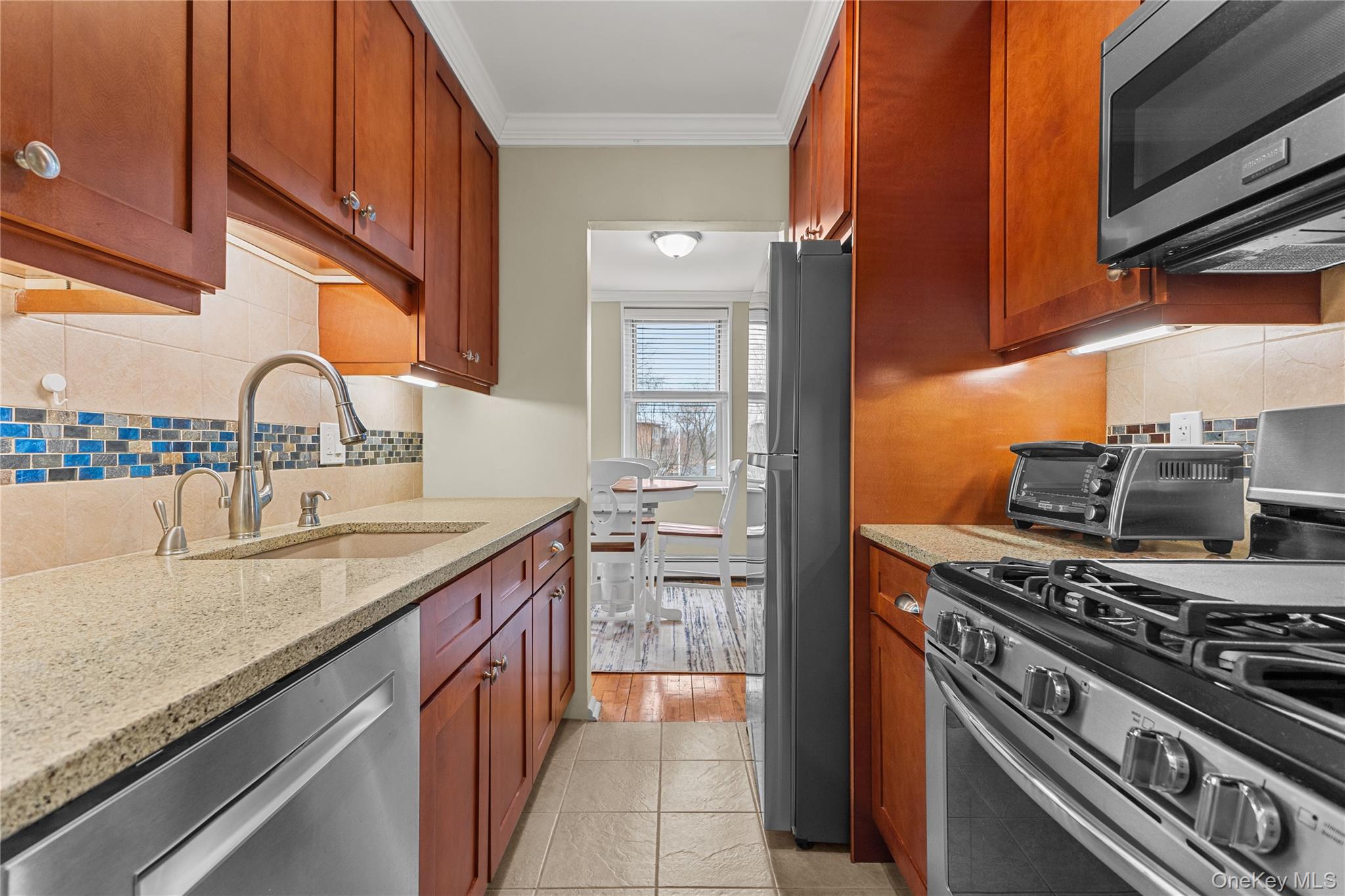 #5 photo, 185 South Midddle Neck Road, ناسو Great Neck , NY 11021