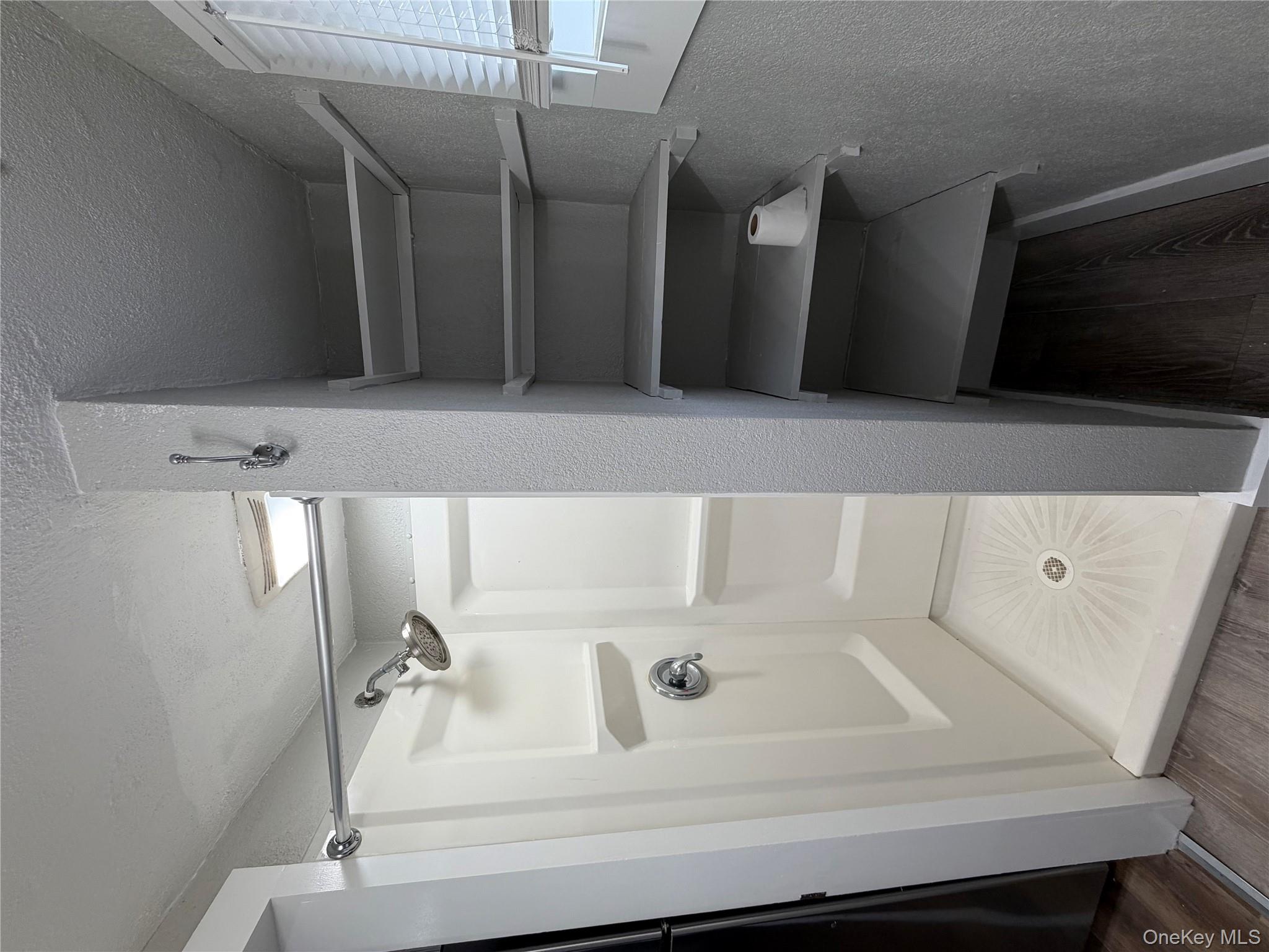 #11 photo, 11 Haab Avenue, سوفولك Babylon , NY 11702