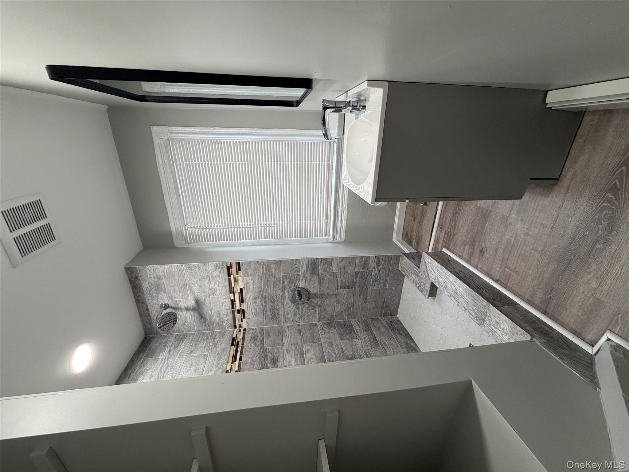 #12 photo, 11 Haab Avenue, سوفولك Babylon , NY 11702