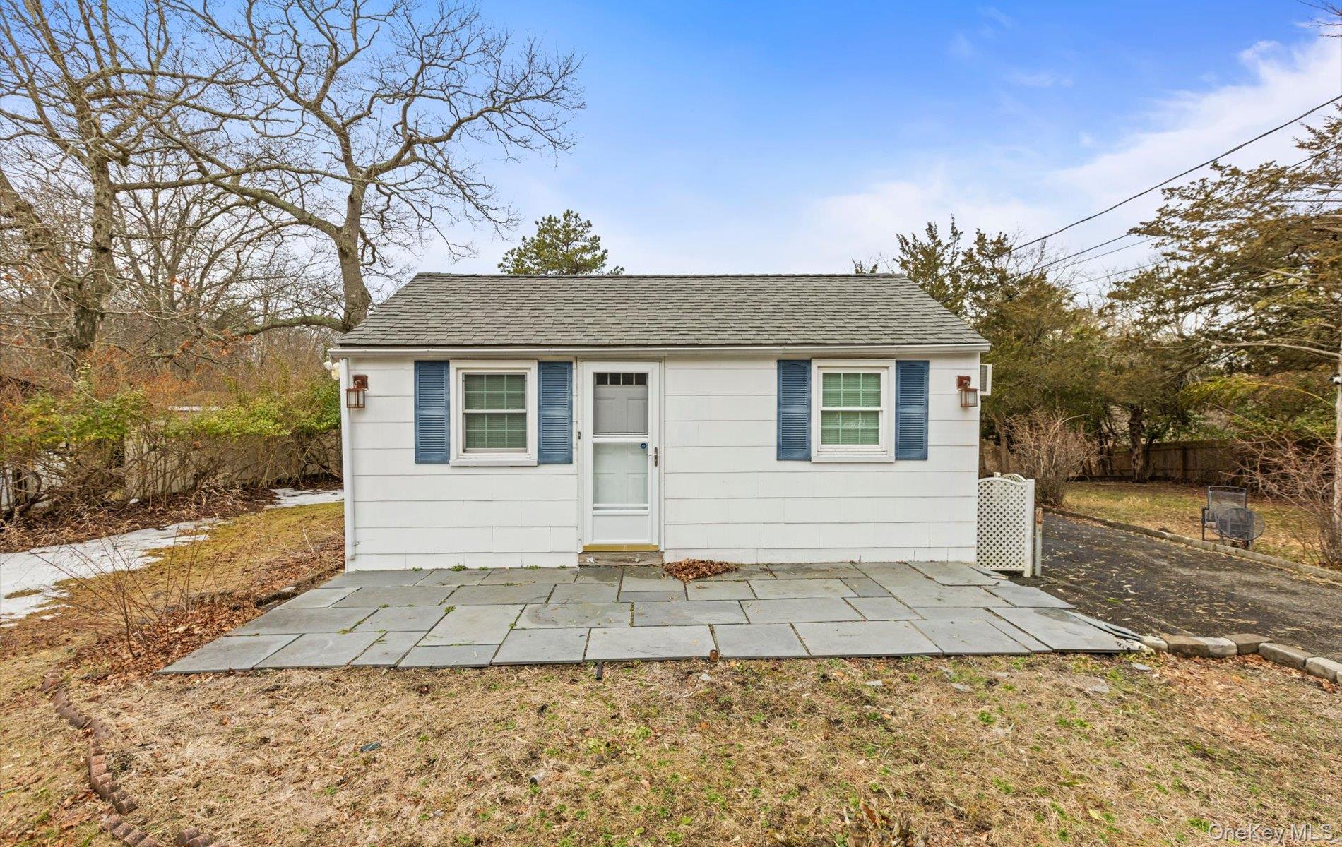 #1 photo, 902 Old Medford Avenue, سوفولك Medford , NY 11763