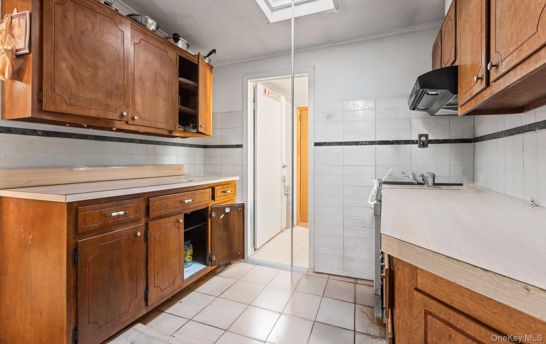 #9 photo, 902 Old Medford Avenue, سوفولك Medford , NY 11763