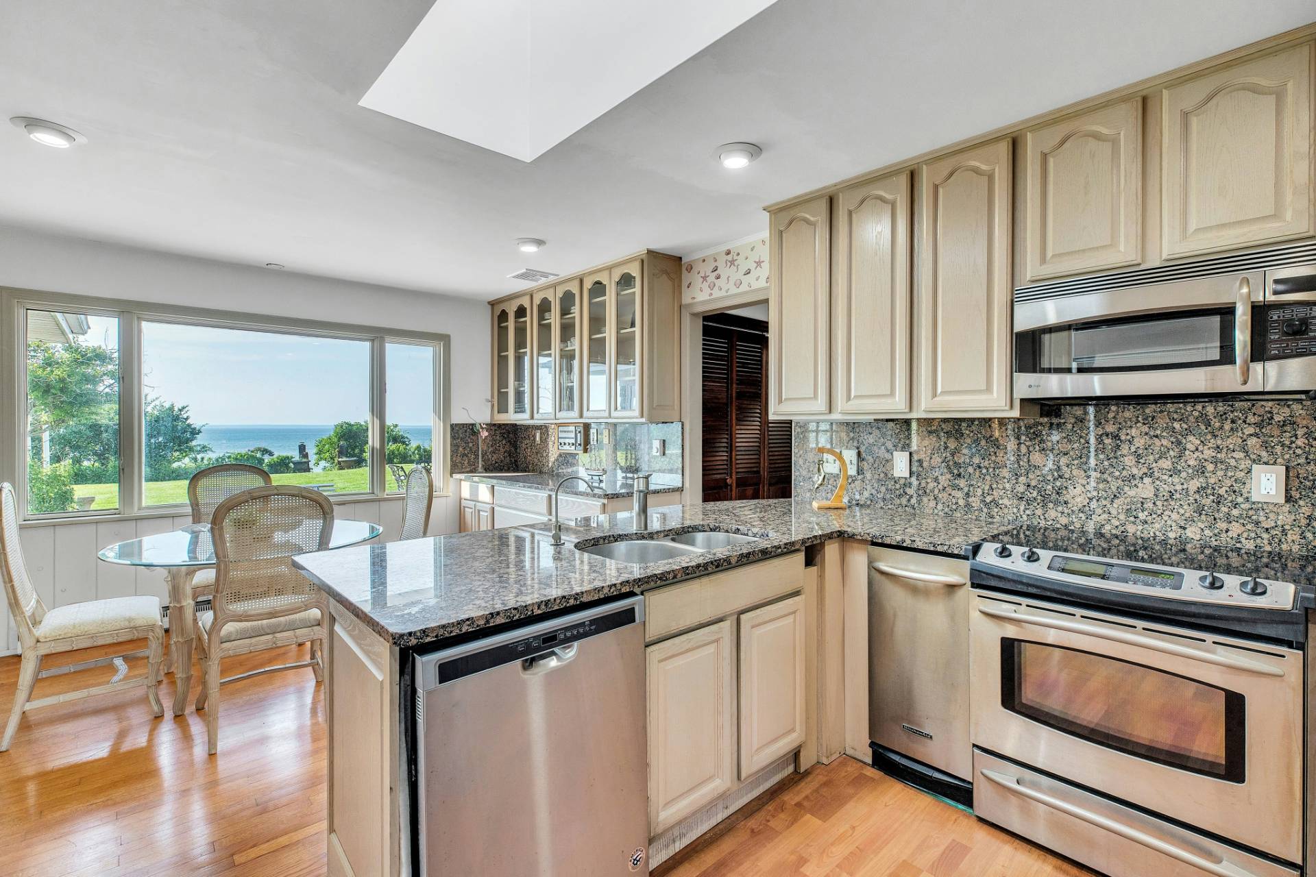 #12 photo, 2100 Sound Drive, سوفولك Greenport , NY 11944