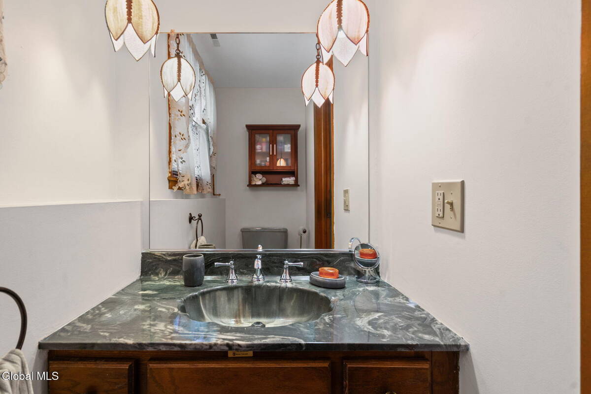 #27 photo, 1111 Rosehill Boulevard, Niskayuna , NY 12309