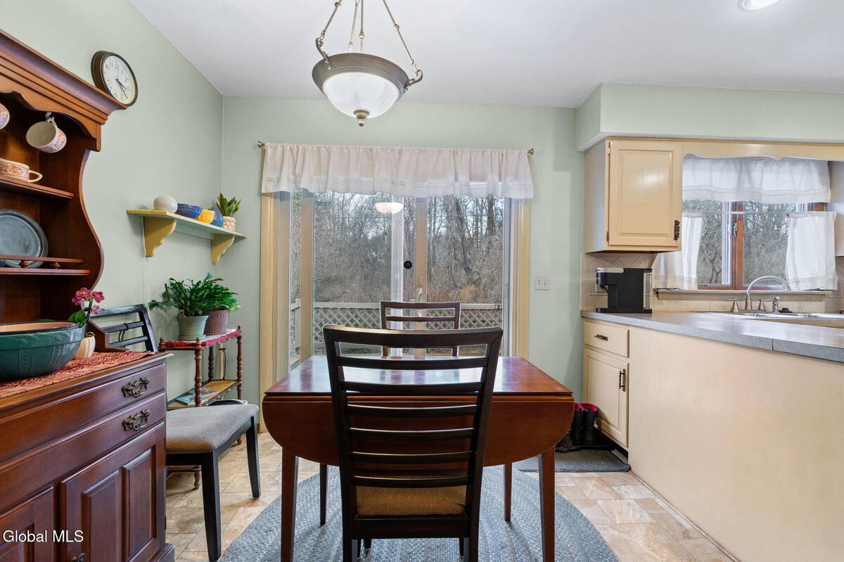 #31 photo, 1111 Rosehill Boulevard, Niskayuna , NY 12309