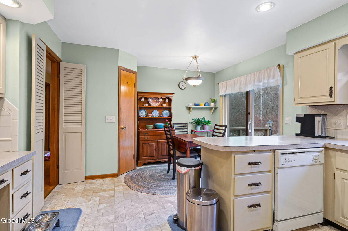 #34 photo, 1111 Rosehill Boulevard, Niskayuna , NY 12309