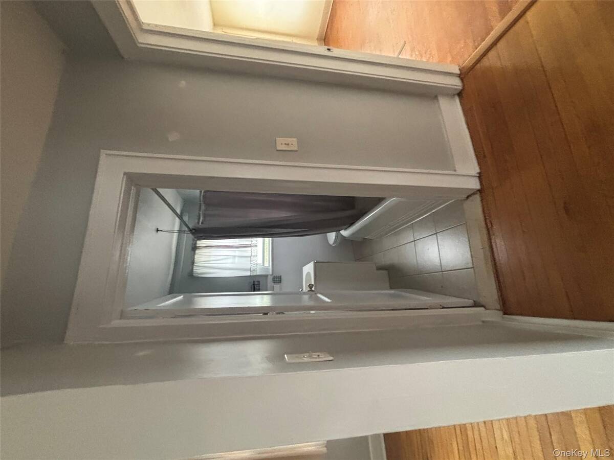 #10 photo, 457 Montauk Highway, #8, سوفولك West Islip , NY 11795