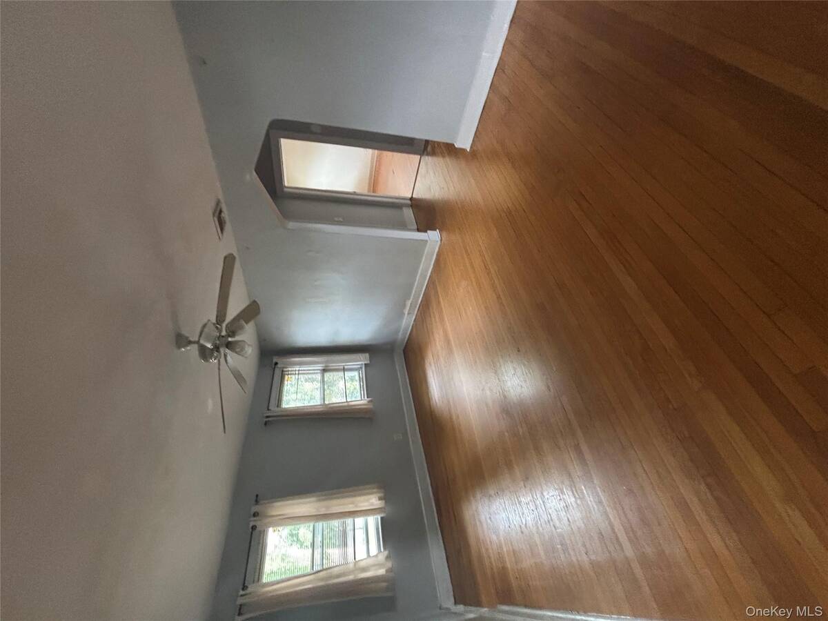 #8 photo, 457 Montauk Highway, #8, سوفولك West Islip , NY 11795