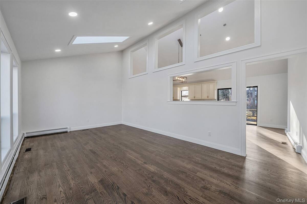 #1 photo, 4 Rainbow Court, سوفولك Middle Island , NY 11953