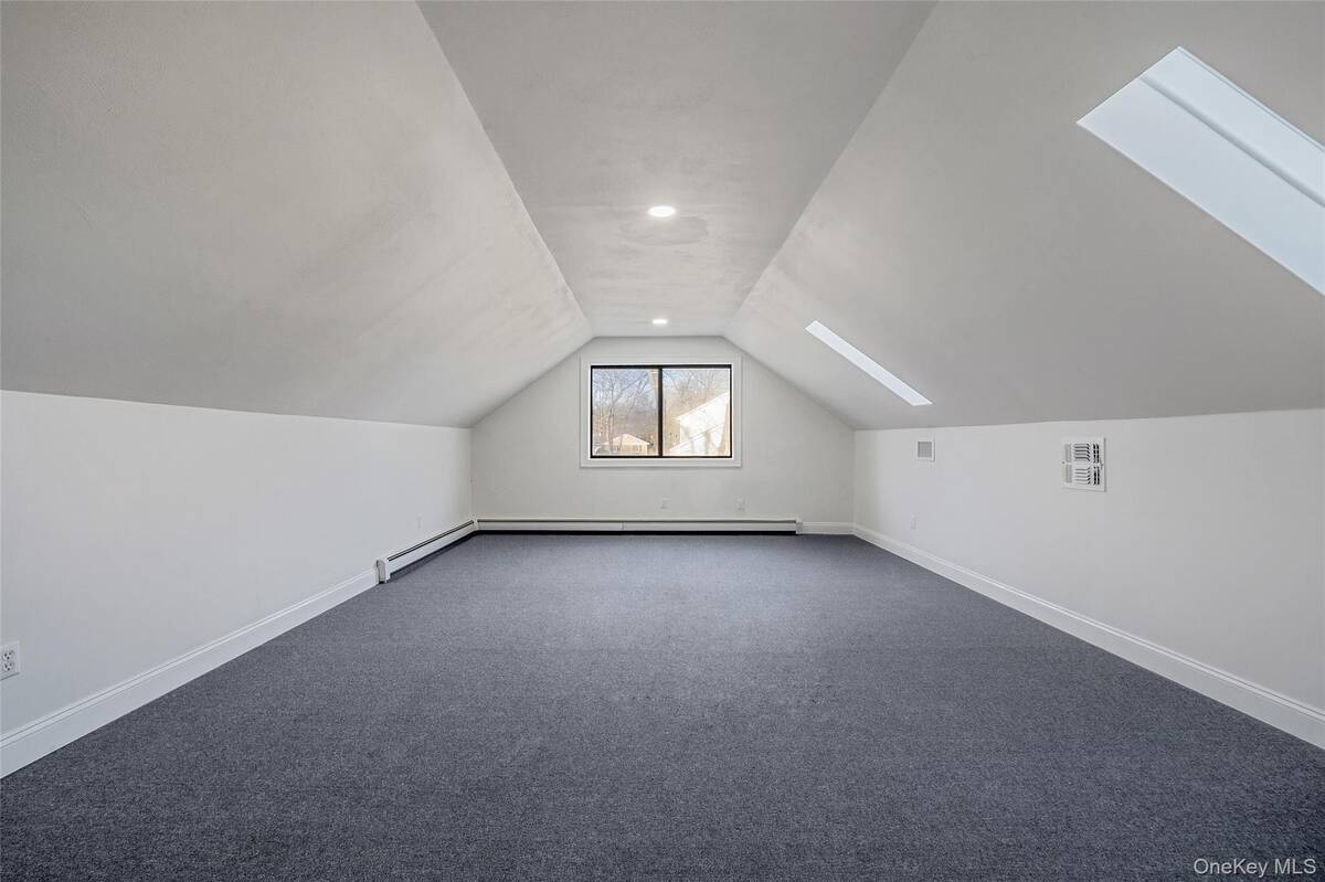 #12 photo, 4 Rainbow Court, سوفولك Middle Island , NY 11953