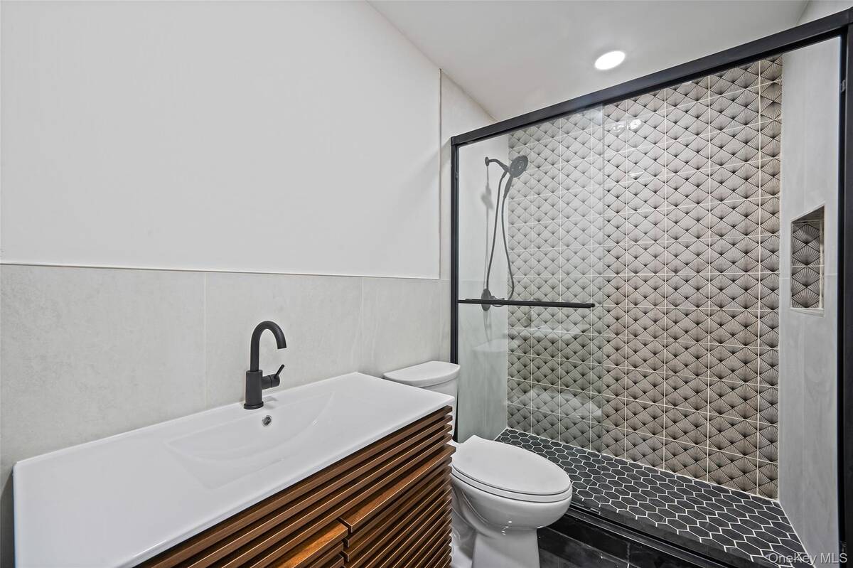 #5 photo, 4 Rainbow Court, سوفولك Middle Island , NY 11953