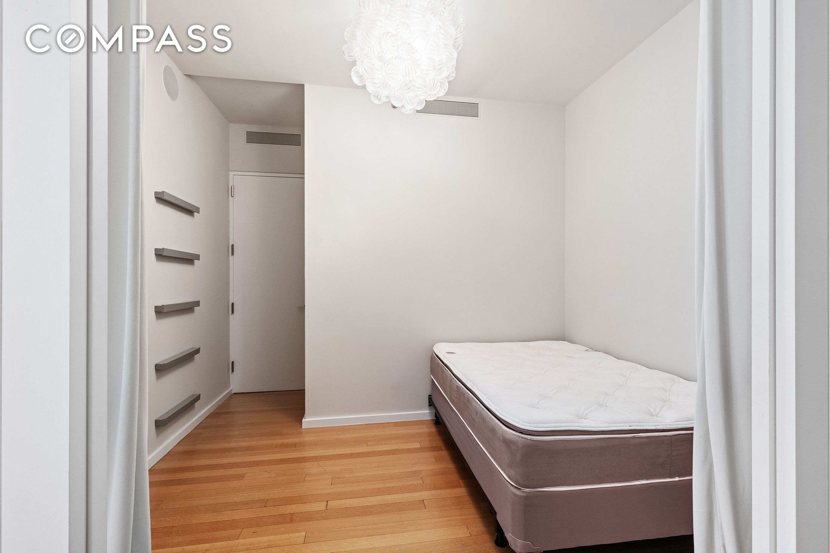 #8 photo, 122 Greenwich Avenue, West Village , NY 10011