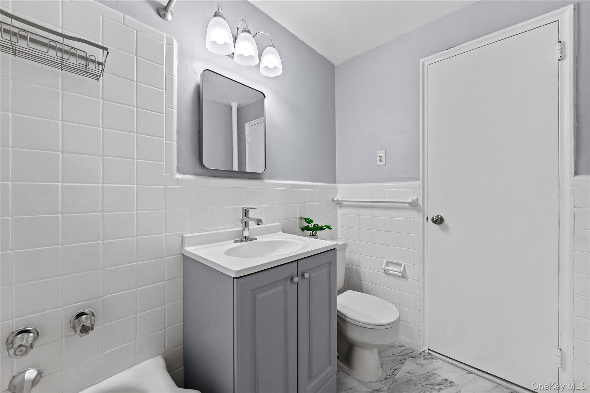 #17 photo, 230 Pelham Road, New Rochelle , NY 10805