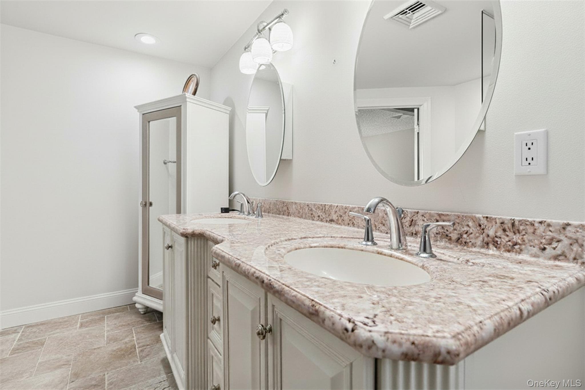 #16 photo, 21 Foreston Circle, מחוז סאפוק Manorville , NY 11949