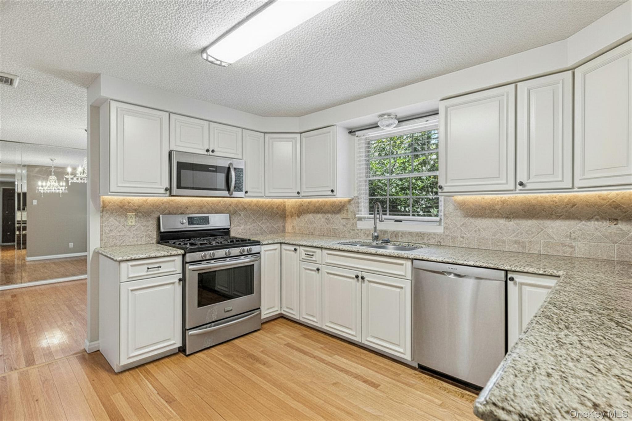 #4 photo, 21 Foreston Circle, מחוז סאפוק Manorville , NY 11949