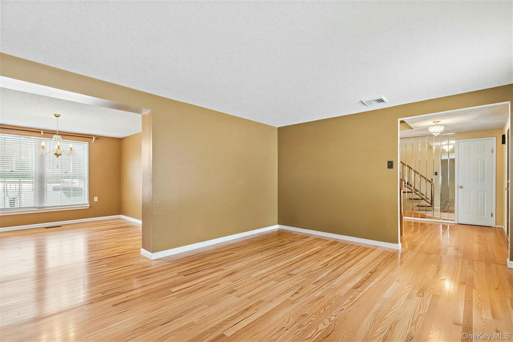 #5 photo, 21 Foreston Circle, מחוז סאפוק Manorville , NY 11949