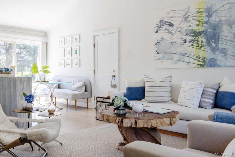 #13 photo, 48 Middle Pond Road, سوفولك Southampton , NY 11968