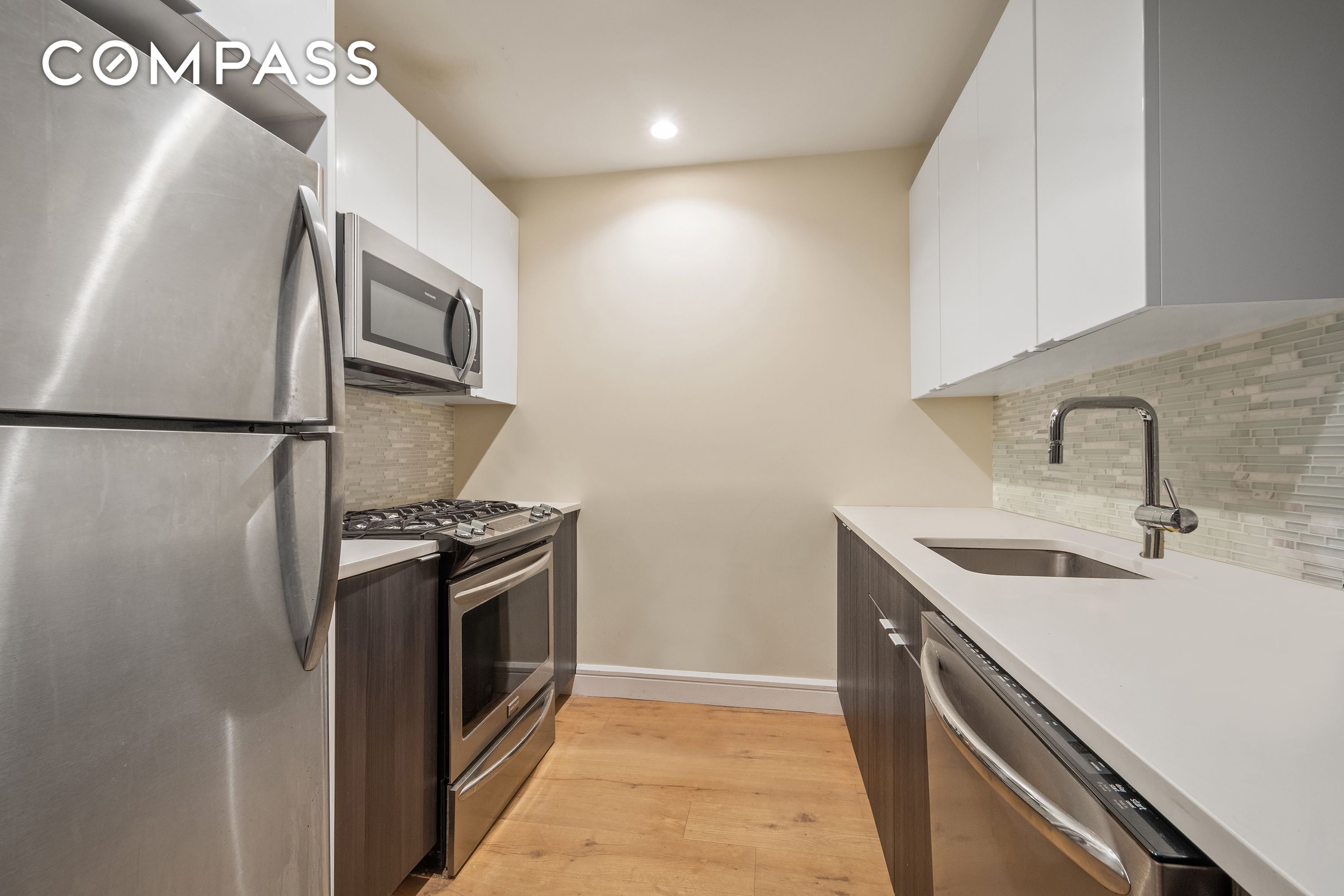 #5 photo, 25-19 43rd Avenue, Long Island City , NY 11101