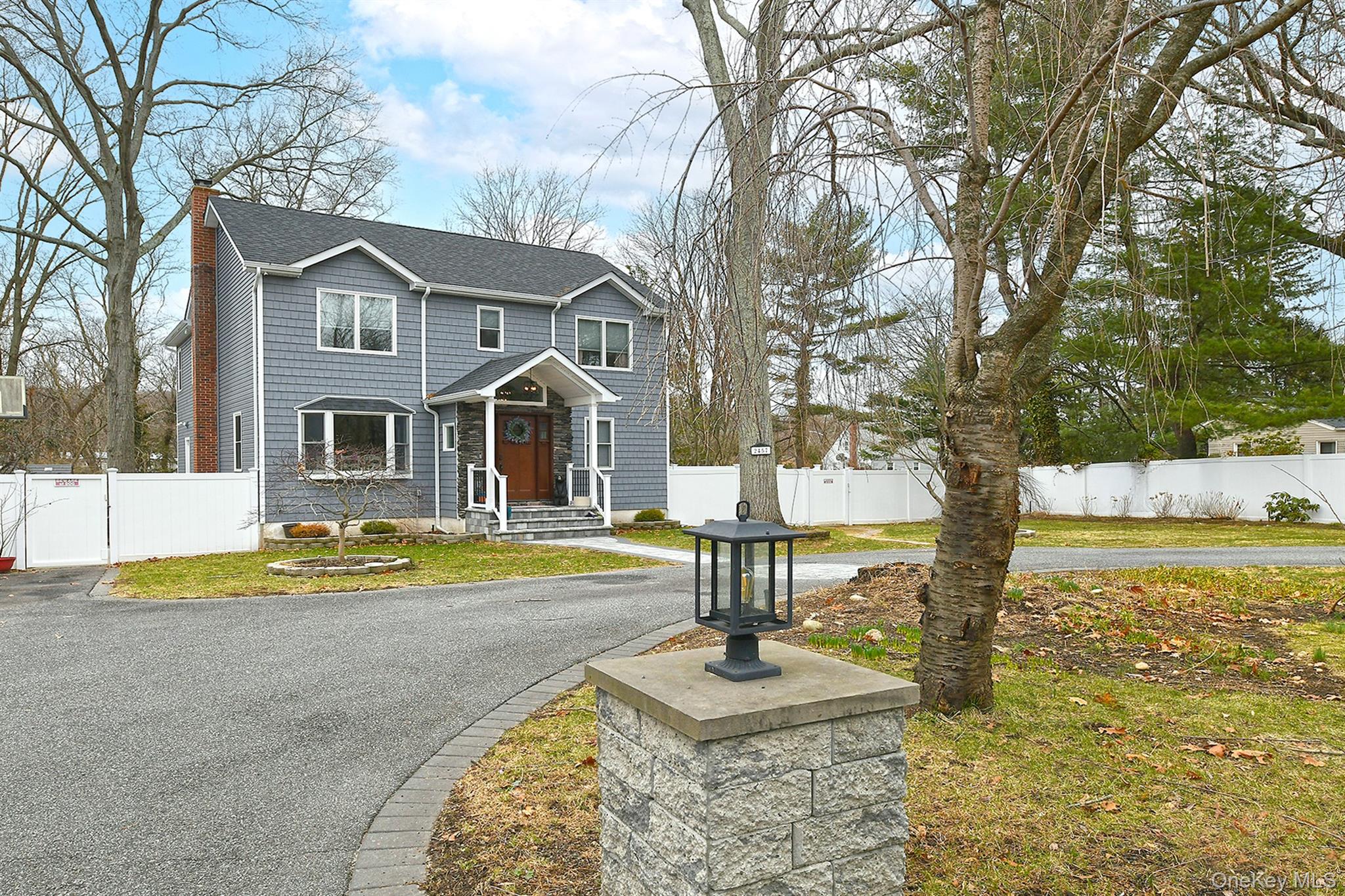 #1 photo, 2457 New York Avenue, सफ़ोक काउंटी Melville , NY 11747