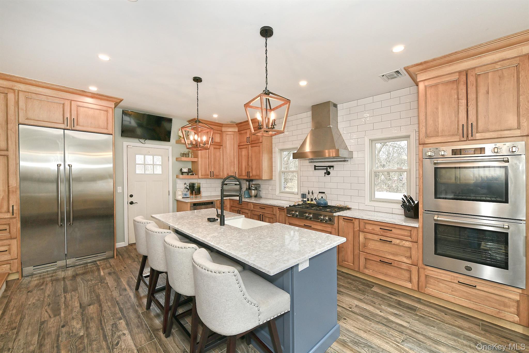 #10 photo, 2457 New York Avenue, सफ़ोक काउंटी Melville , NY 11747