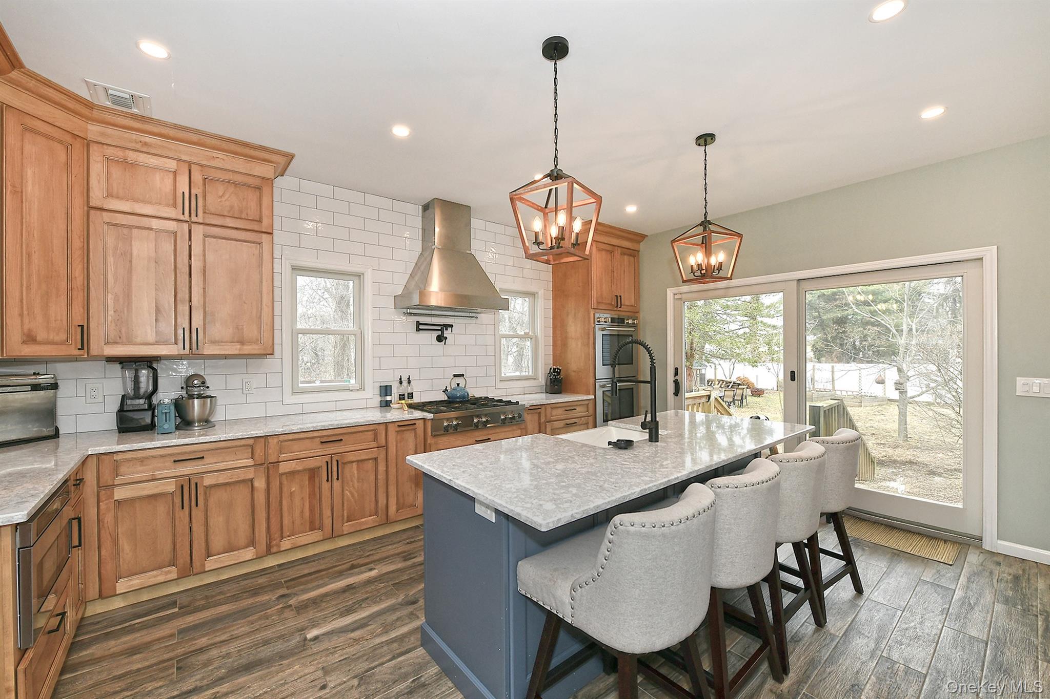 #11 photo, 2457 New York Avenue, सफ़ोक काउंटी Melville , NY 11747