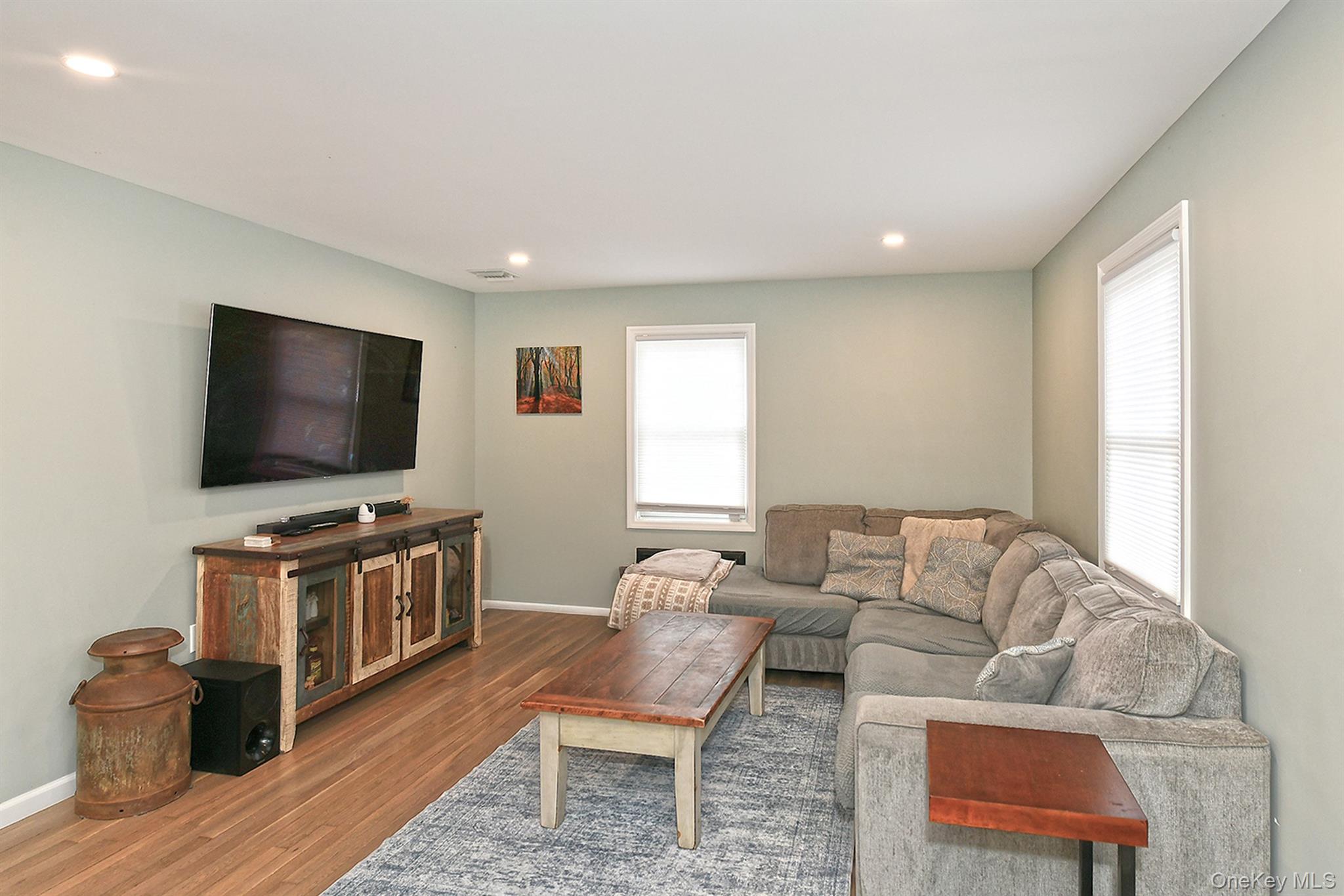 #7 photo, 2457 New York Avenue, सफ़ोक काउंटी Melville , NY 11747