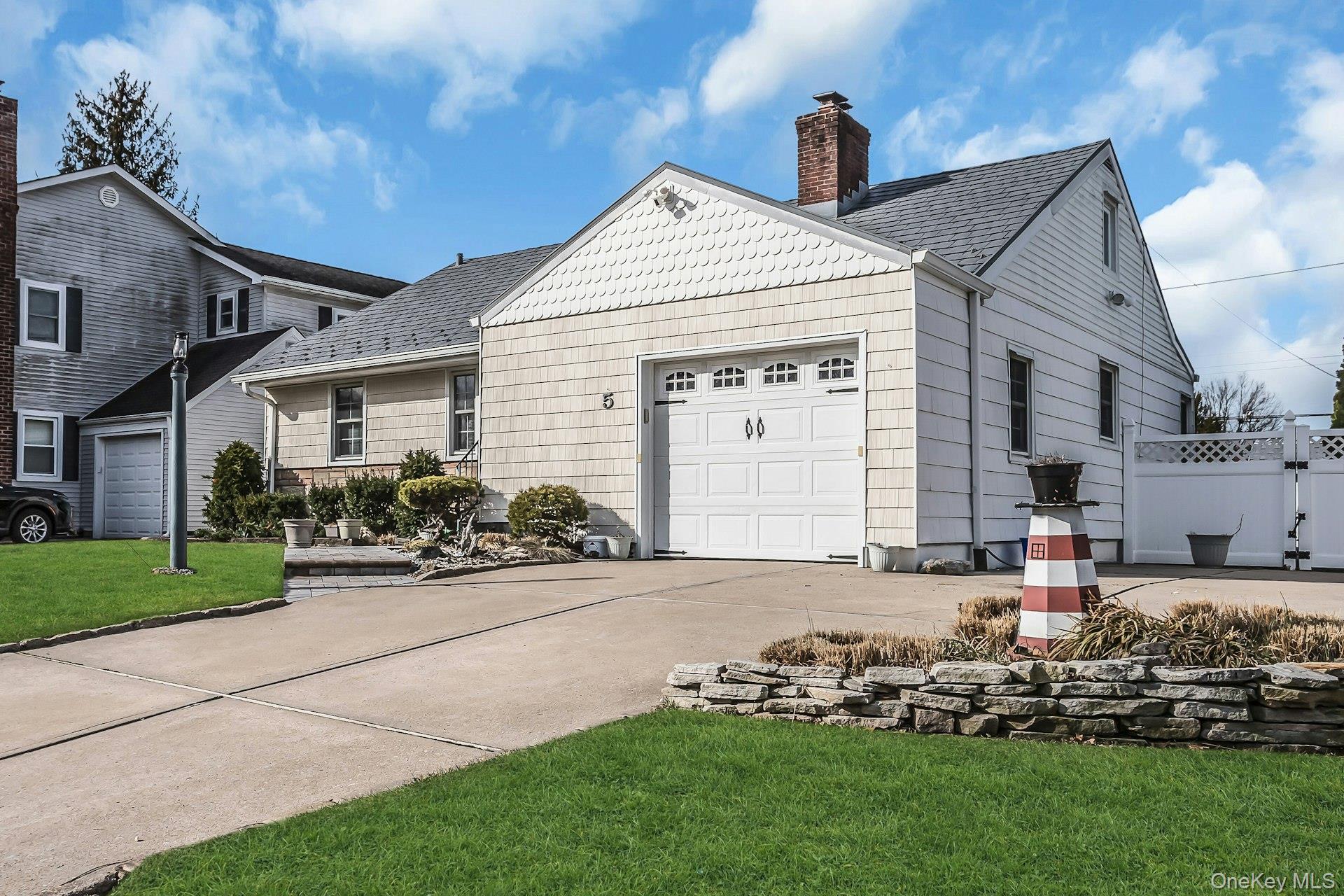 #2 photo, 5 Sherwood Road, Glen Cove , NY 11542