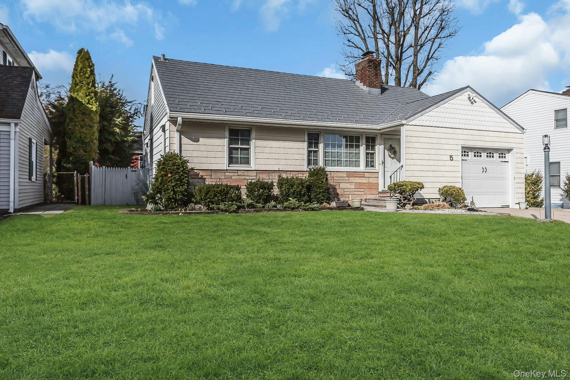 #3 photo, 5 Sherwood Road, Glen Cove , NY 11542