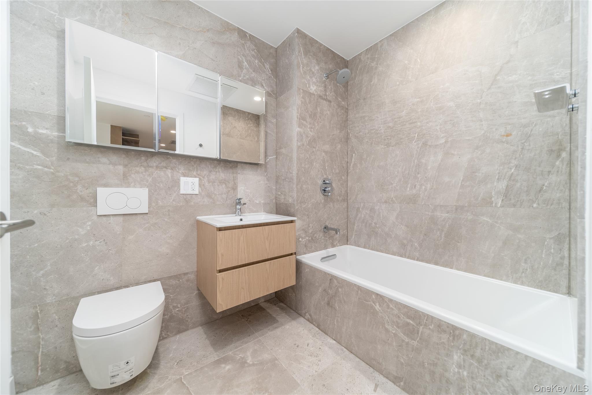 #6 photo, 3005 Vernon Boulevard, कुईंस Astoria , NY 11102