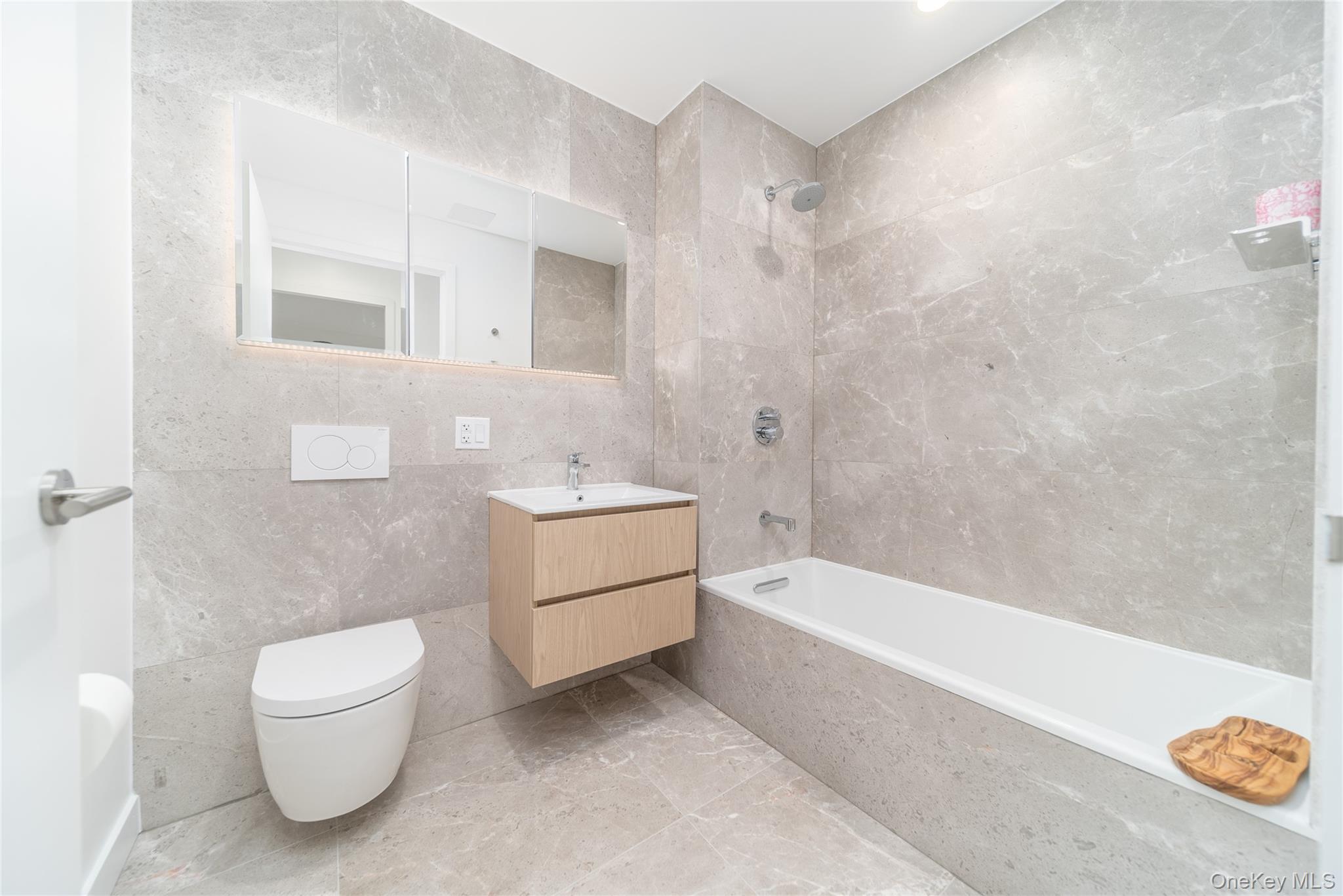 #8 photo, 3005 Vernon Boulevard, Astoria , NY 11102