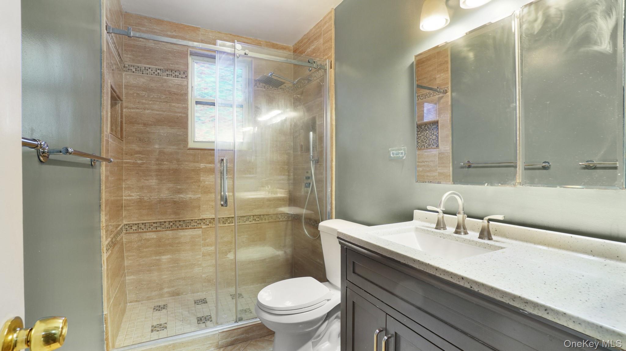 #11 photo, 2524 Radcliff Avenue, Bronx , NY 10469