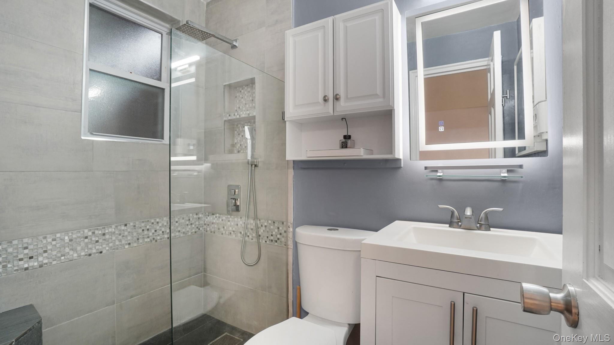 #15 photo, 2524 Radcliff Avenue, Bronx , NY 10469