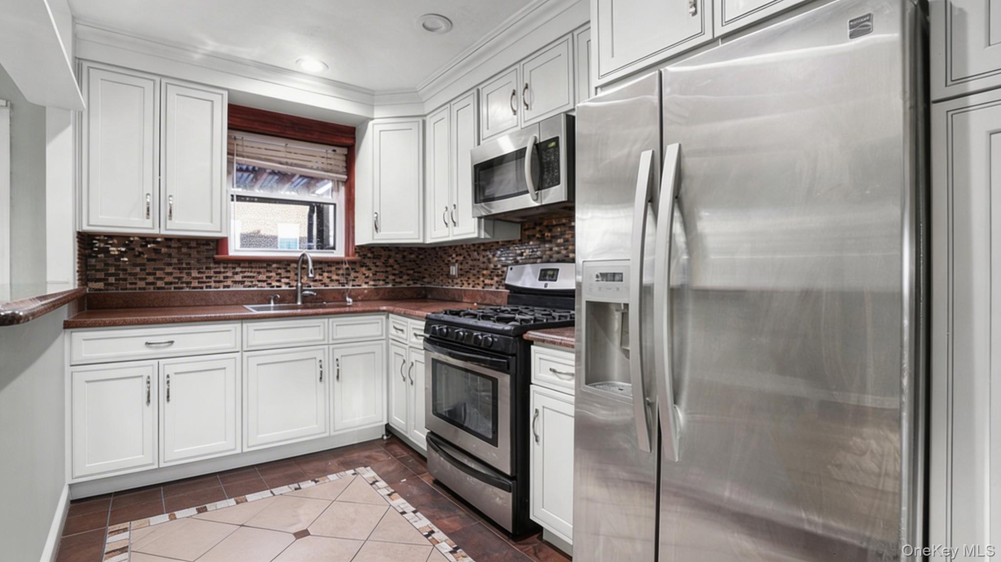 #5 photo, 2524 Radcliff Avenue, Bronx , NY 10469