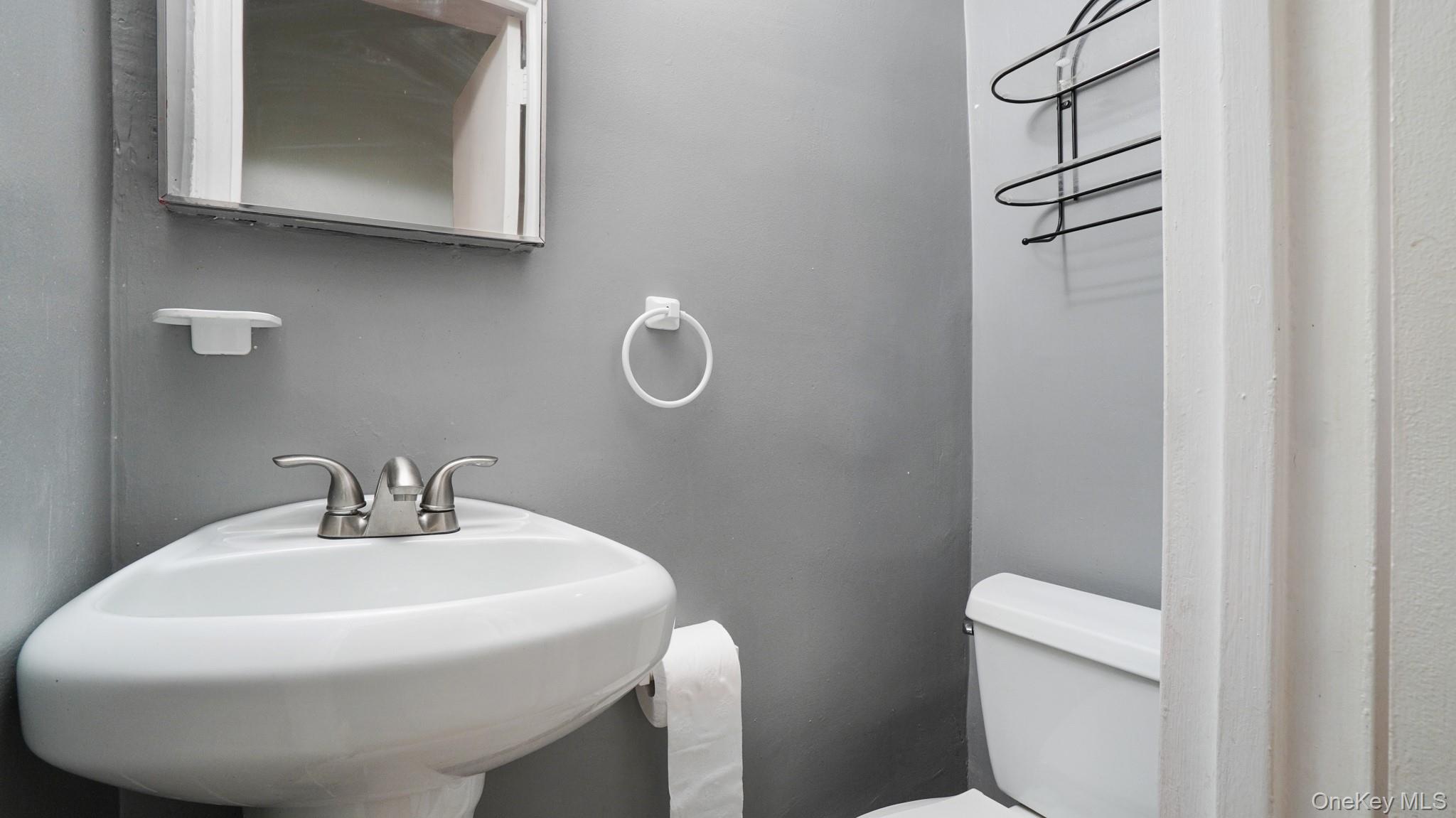 #6 photo, 2524 Radcliff Avenue, Bronx , NY 10469