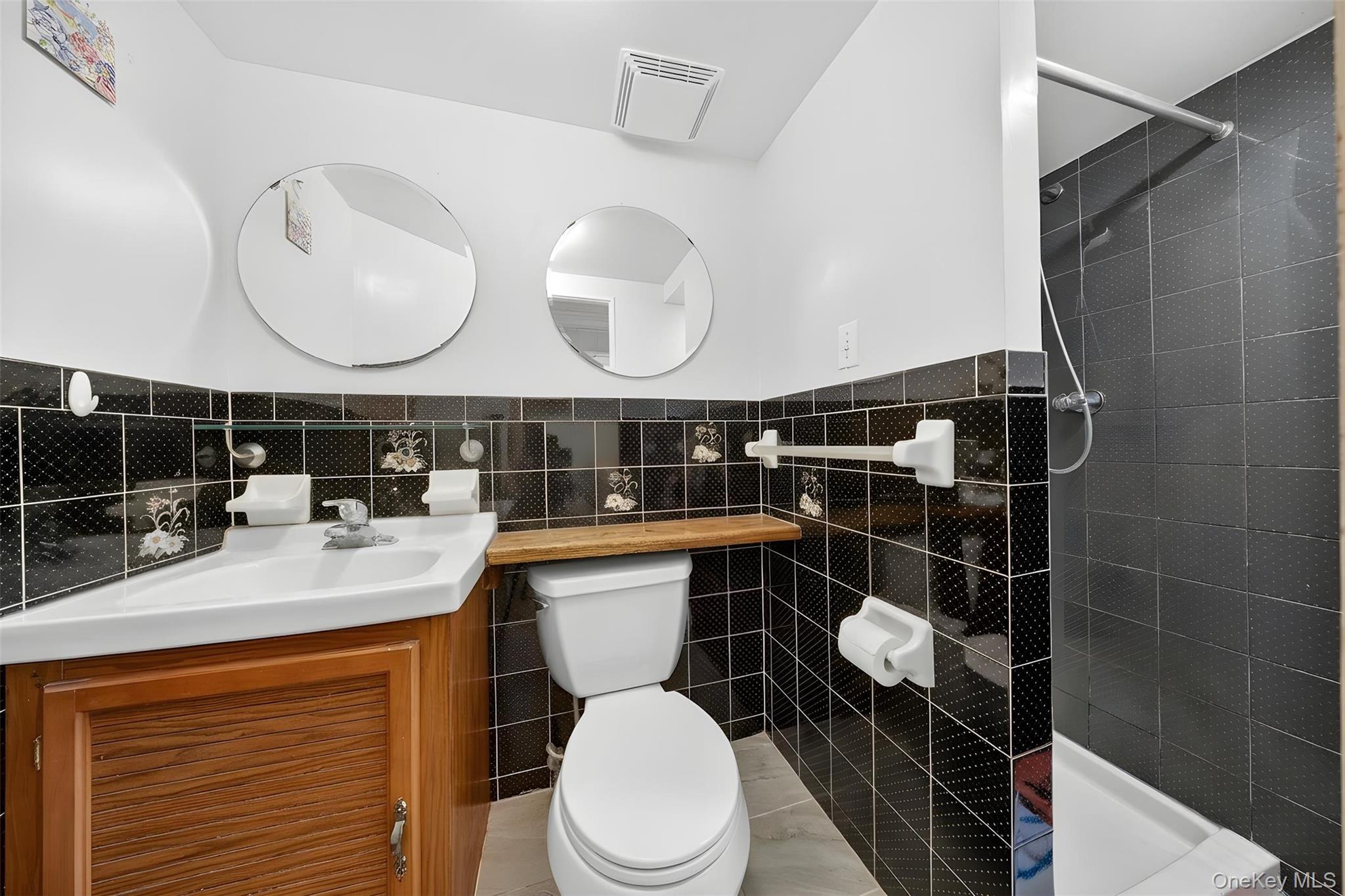 #15 photo, 69-20 199th Street, Fresh Meadows , NY 11365