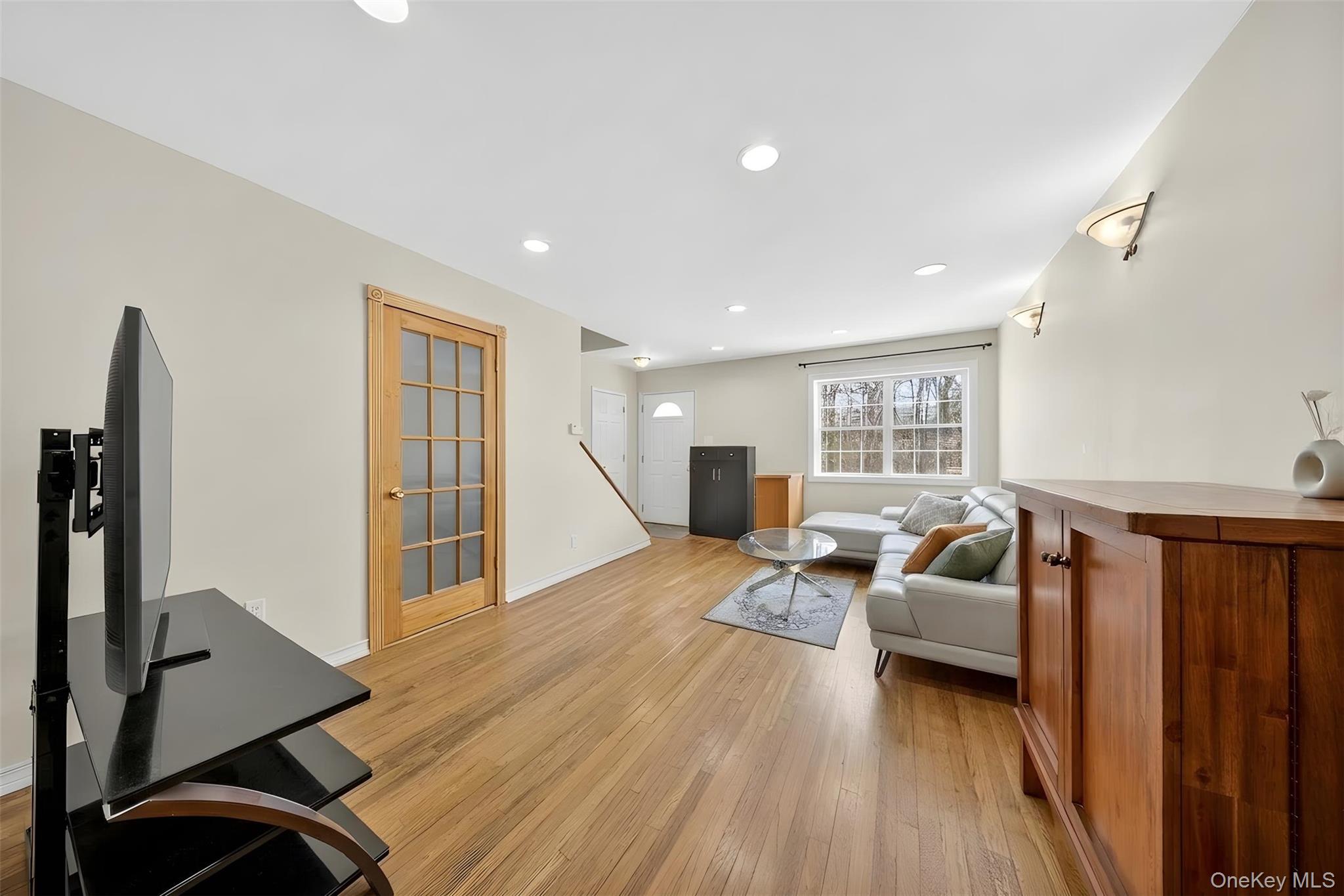 #3 photo, 69-20 199th Street, Fresh Meadows , NY 11365