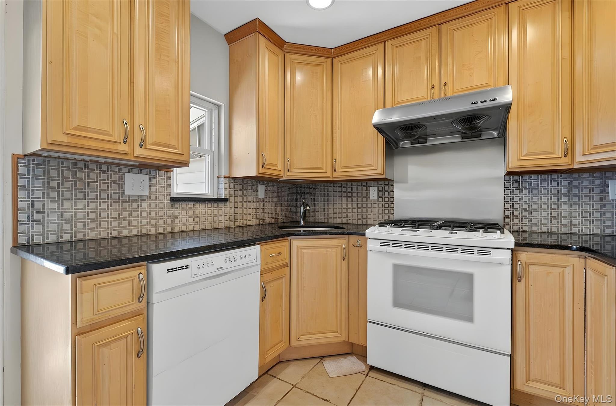 #8 photo, 69-20 199th Street, Fresh Meadows , NY 11365