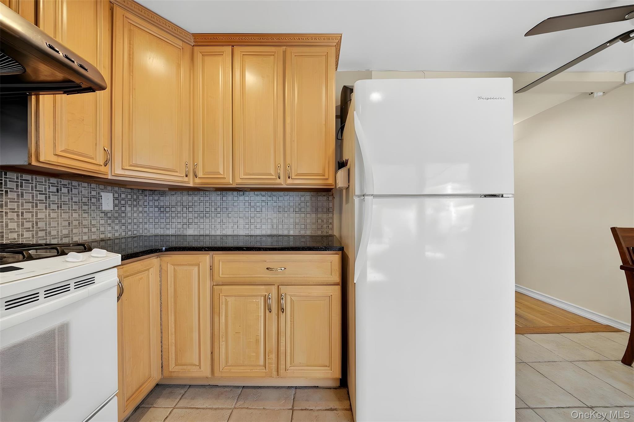 #9 photo, 69-20 199th Street, Fresh Meadows , NY 11365