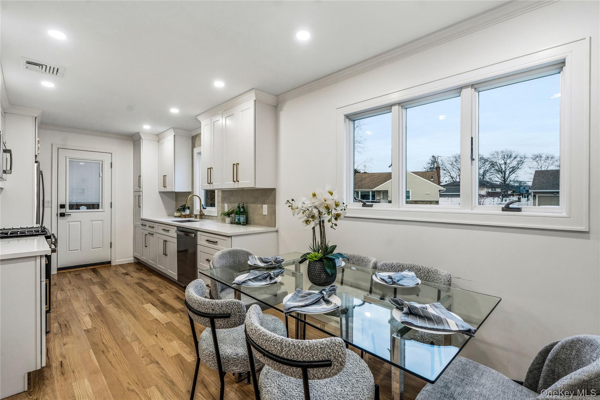 #11 photo, 2 Mohegan Drive, नासाउ काउंटी Massapequa , NY 11758