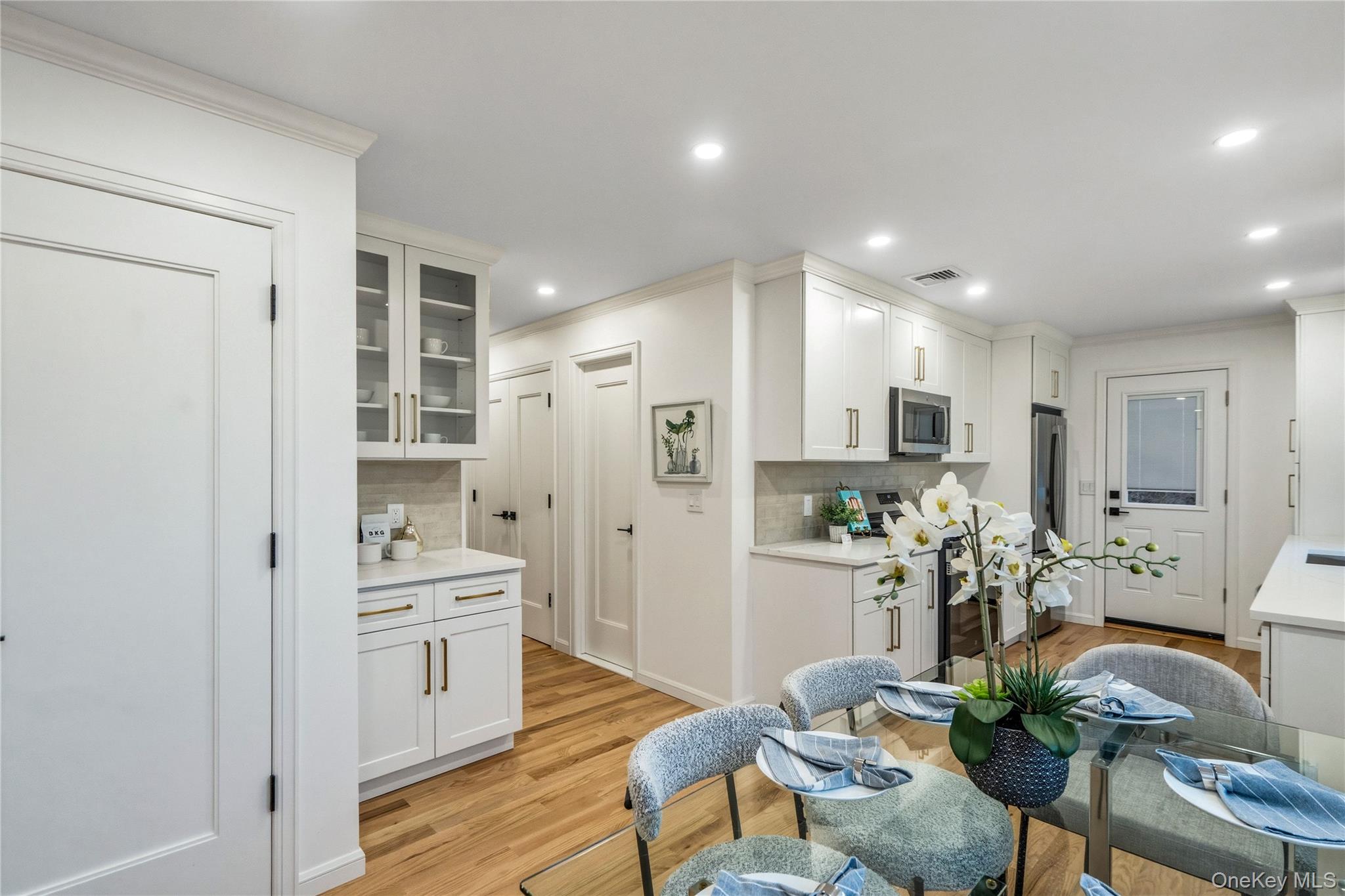 #13 photo, 2 Mohegan Drive, नासाउ काउंटी Massapequa , NY 11758