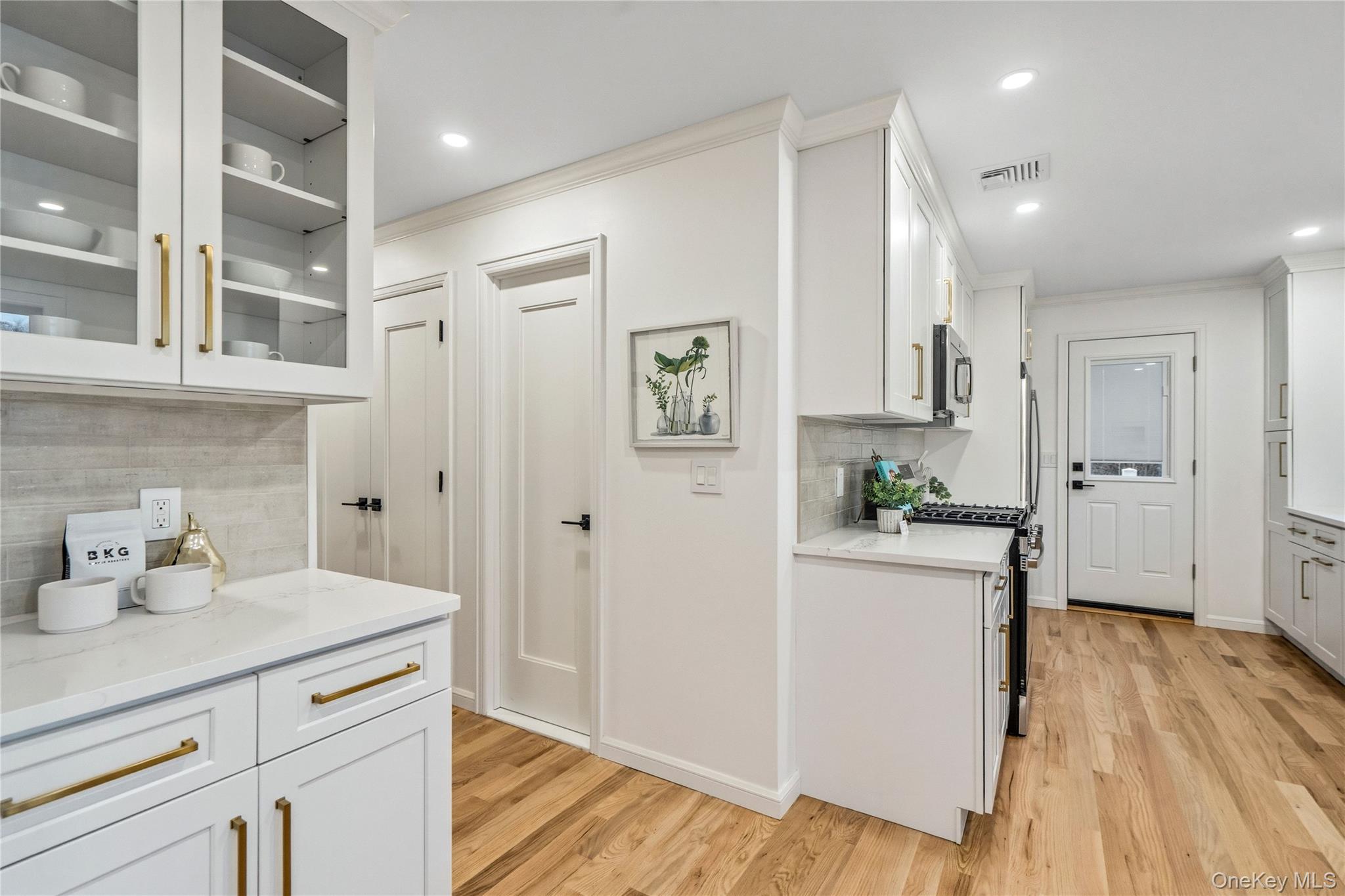 #14 photo, 2 Mohegan Drive, नासाउ काउंटी Massapequa , NY 11758