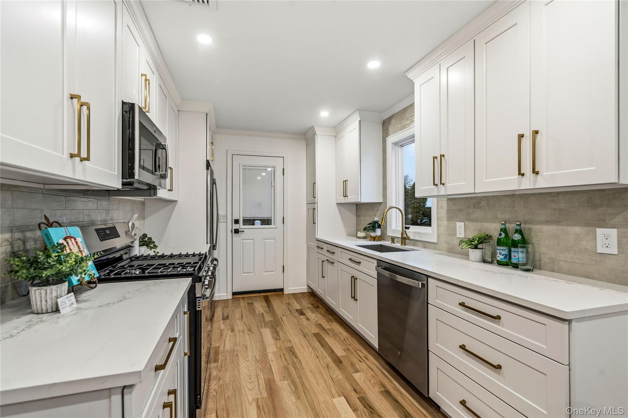 #15 photo, 2 Mohegan Drive, नासाउ काउंटी Massapequa , NY 11758