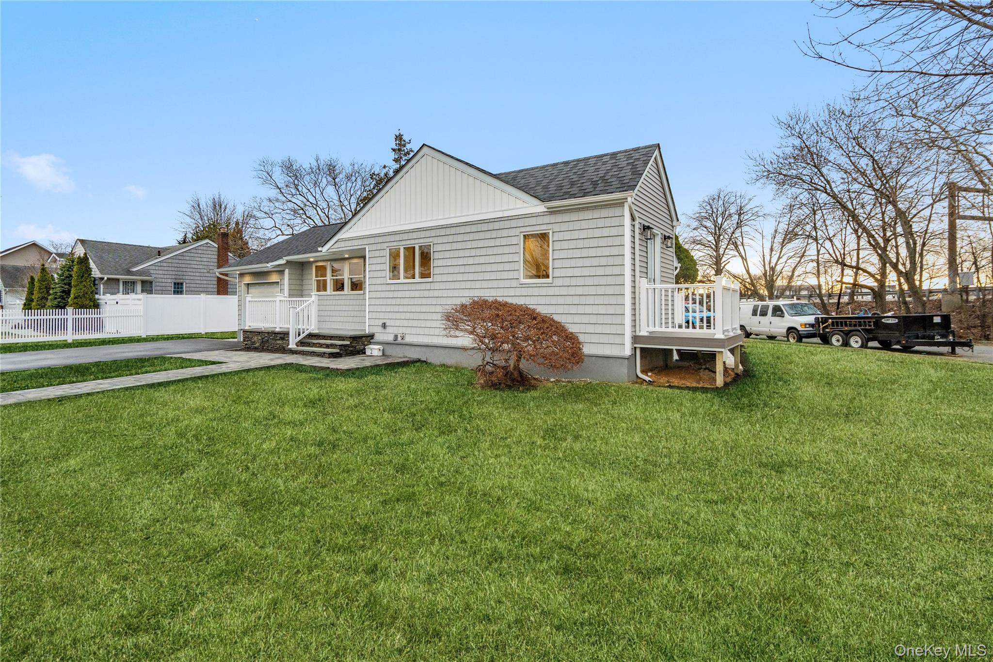 #3 photo, 2 Mohegan Drive, नासाउ काउंटी Massapequa , NY 11758