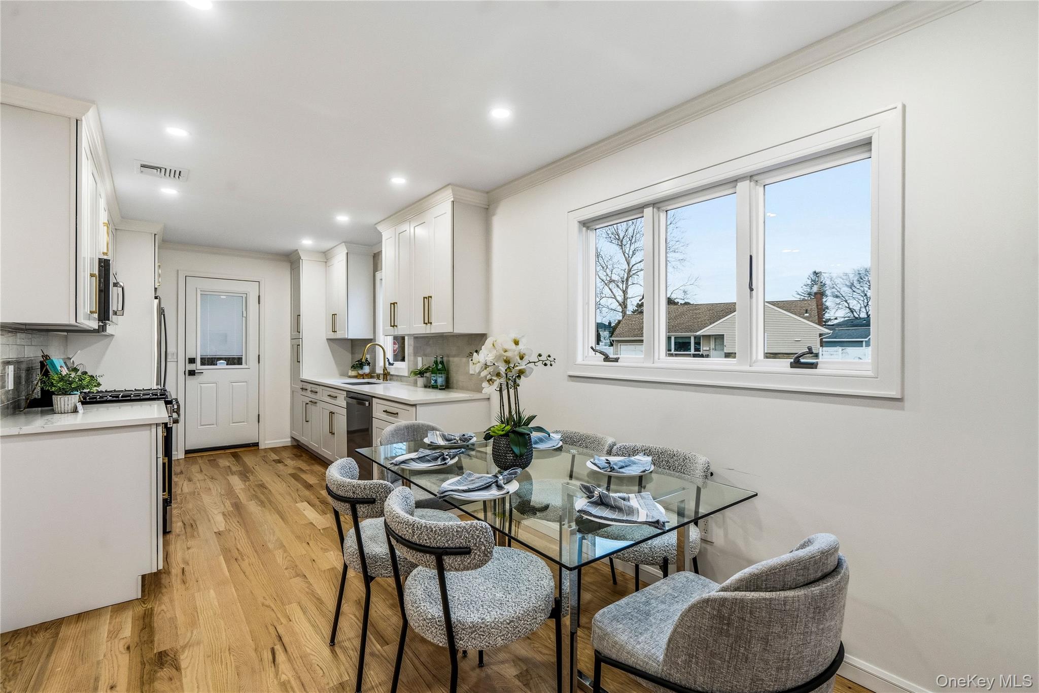 #9 photo, 2 Mohegan Drive, नासाउ काउंटी Massapequa , NY 11758