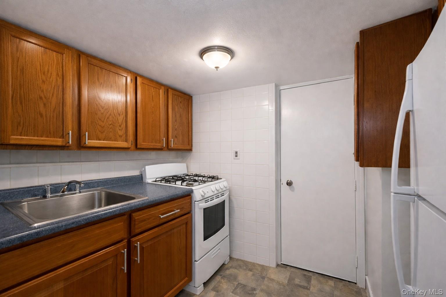 #4 photo, 21-19 29th Street, Astoria , NY 11105